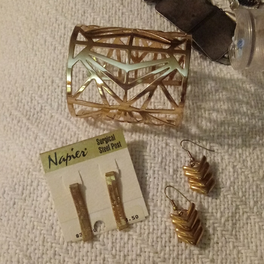 3 pieces bracelet ,vintage earrings